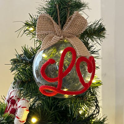 Boule de Noël ouvrable personnalisée avec initiale prénom